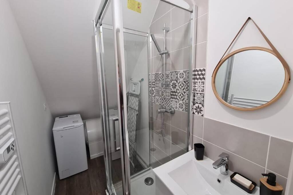 Centre Ville 3 Pieces Envoutant Sous Combles 40M² Joigny Bagian luar foto